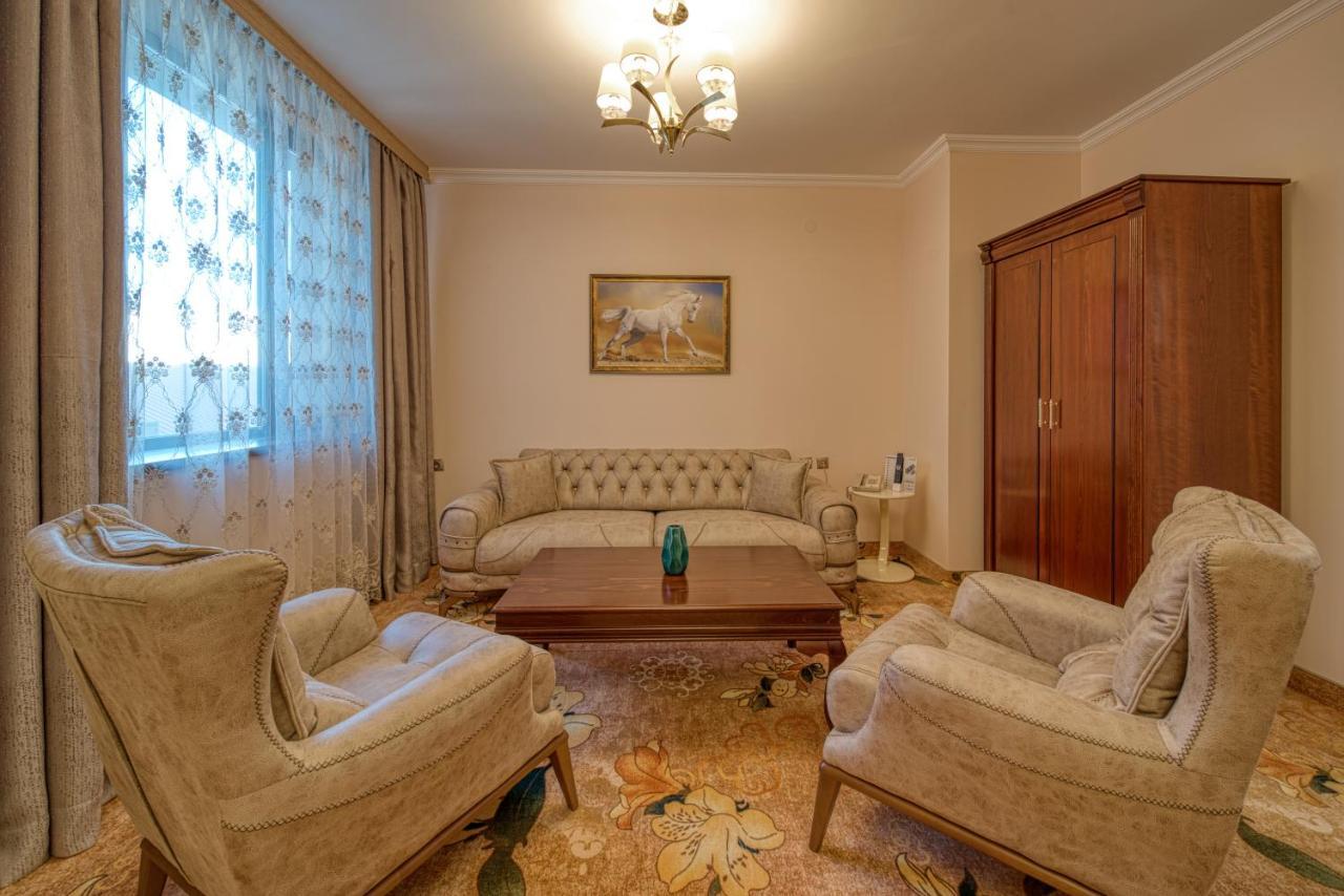Residence Konstantina Palace カザンラク エクステリア 写真