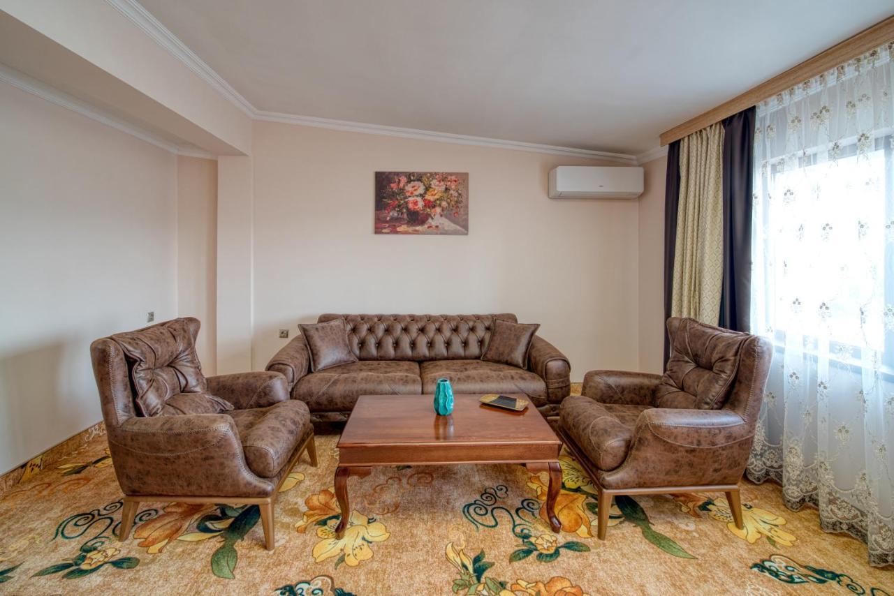 Residence Konstantina Palace カザンラク エクステリア 写真