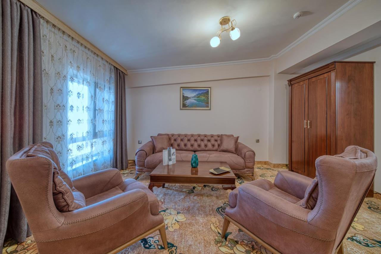 Residence Konstantina Palace カザンラク エクステリア 写真